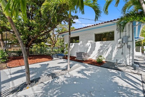 Villa ou maison à louer à Miami, Floride: 4 chambres, 232.26 m2 № 2046699 - photo 8