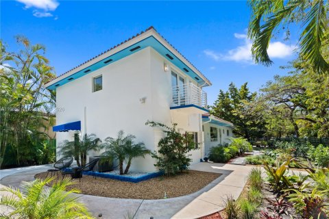 Villa ou maison à louer à Miami, Floride: 4 chambres, 232.26 m2 № 2046699 - photo 4