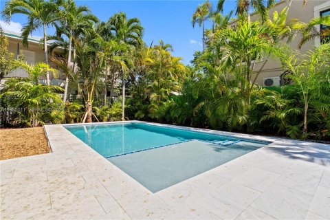 Villa ou maison à louer à Miami, Floride: 4 chambres, 232.26 m2 № 2046699 - photo 9