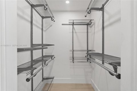 Villa ou maison à louer à Miami, Floride: 4 chambres, 232.26 m2 № 2046699 - photo 28