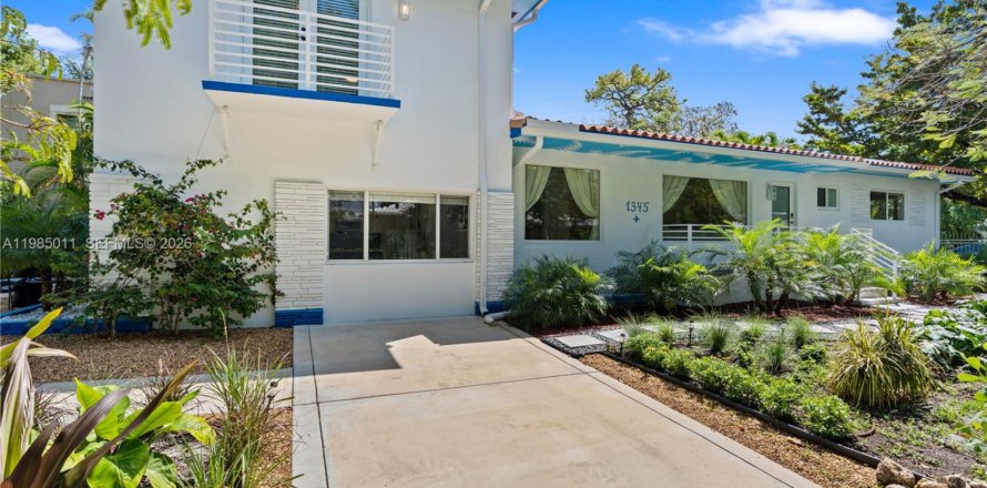 Villa ou maison à Miami, Floride 4 chambres, 232.26 m2 № 2046699