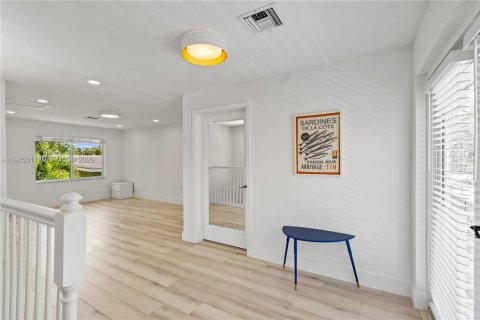 Villa ou maison à louer à Miami, Floride: 4 chambres, 232.26 m2 № 2046699 - photo 25