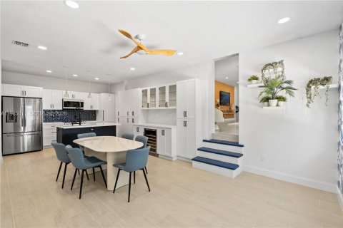 Villa ou maison à louer à Miami, Floride: 4 chambres, 232.26 m2 № 2046699 - photo 18