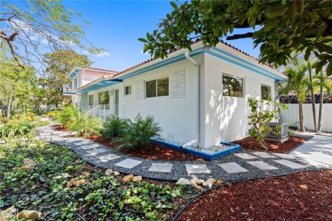 Villa ou maison à louer à Miami, Floride: 4 chambres, 232.26 m2 № 2046699 - photo 6