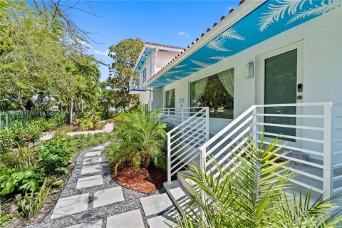 Villa ou maison à louer à Miami, Floride: 4 chambres, 232.26 m2 № 2046699 - photo 7