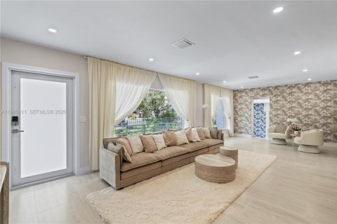 Villa ou maison à louer à Miami, Floride: 4 chambres, 232.26 m2 № 2046699 - photo 14