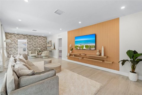 Villa ou maison à louer à Miami, Floride: 4 chambres, 232.26 m2 № 2046699 - photo 13