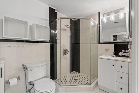 Villa ou maison à louer à Miami, Floride: 4 chambres, 232.26 m2 № 2046699 - photo 29