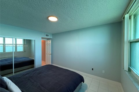 Condominio en alquiler en Miami, Florida, 2 dormitorios, 89.19 m2 № 2012568 - foto 14