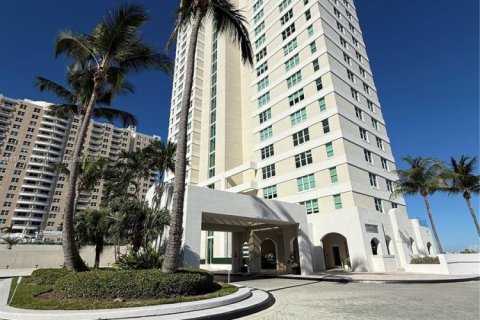 Condominio en alquiler en Miami, Florida, 2 dormitorios, 89.19 m2 № 2012568 - foto 24