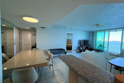 Condominio en Miami, Florida, 2 dormitorios  № 2012568