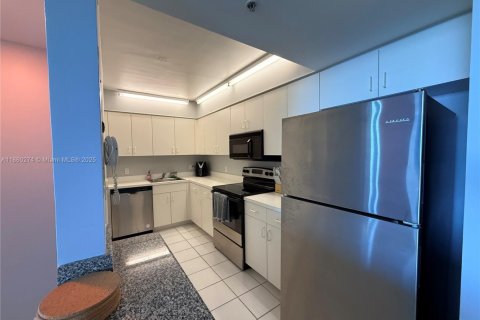 Condominio en alquiler en Miami, Florida, 2 dormitorios, 89.19 m2 № 2012568 - foto 4
