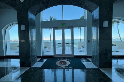 Condominio en alquiler en Miami, Florida, 2 dormitorios, 89.19 m2 № 2012568 - foto 19