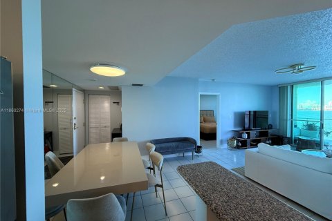 Condominio en alquiler en Miami, Florida, 2 dormitorios, 89.19 m2 № 2012568 - foto 16
