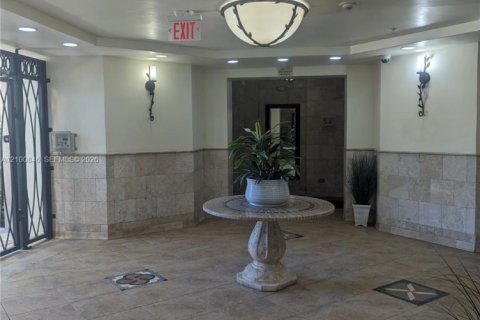 Townhouse in Sunrise, Florida 3 bedrooms, 173.26 sq.m. № 2401638 - photo 16