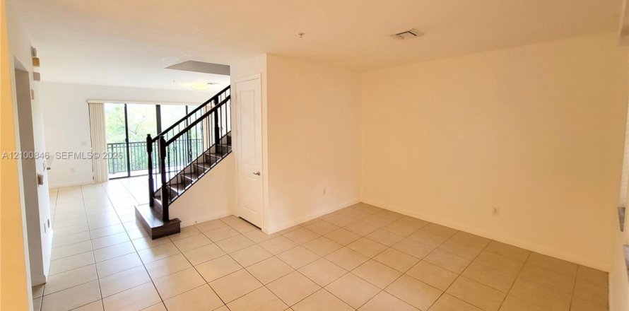 Townhouse in Sunrise, Florida 3 bedrooms, 173.26 sq.m. № 2401638