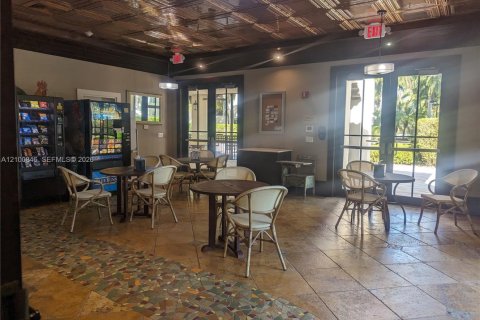 Townhouse in Sunrise, Florida 3 bedrooms, 173.26 sq.m. № 2401638 - photo 23