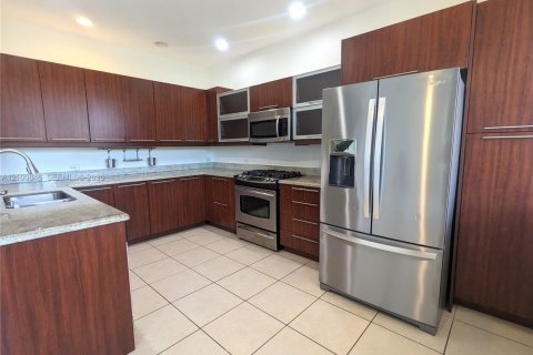 Townhouse in Sunrise, Florida 3 bedrooms, 173.26 sq.m. № 2401638 - photo 6