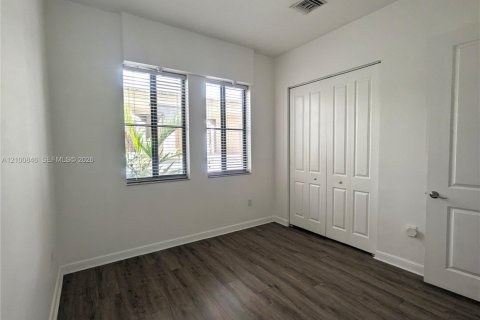 Townhouse in Sunrise, Florida 3 bedrooms, 173.26 sq.m. № 2401638 - photo 13