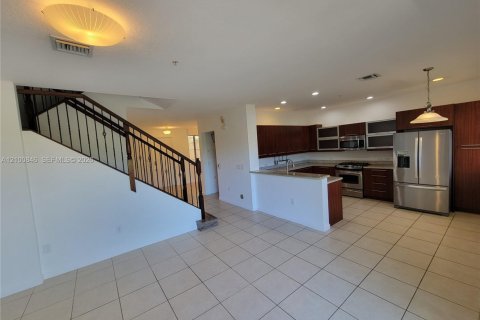 Townhouse in Sunrise, Florida 3 bedrooms, 173.26 sq.m. № 2401638 - photo 3