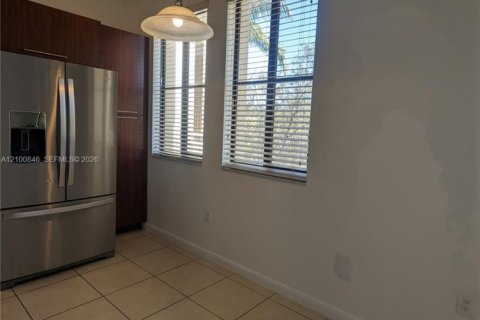 Townhouse in Sunrise, Florida 3 bedrooms, 173.26 sq.m. № 2401638 - photo 7