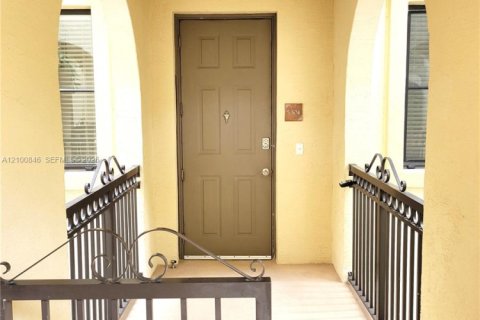 Townhouse in Sunrise, Florida 3 bedrooms, 173.26 sq.m. № 2401638 - photo 18