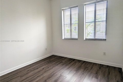 Townhouse in Sunrise, Florida 3 bedrooms, 173.26 sq.m. № 2401638 - photo 12