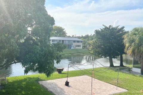 Condominio en alquiler en West Palm Beach, Florida, 1 dormitorio, 68.56 m2 № 962328 - foto 1