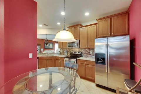House in Apollo Beach, Florida 2 bedrooms, 150.13 sq.m. № 1914487 - photo 18