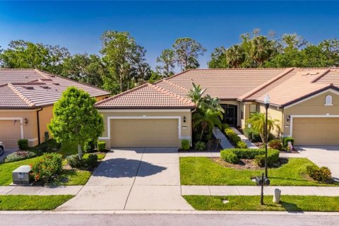 House in Apollo Beach, Florida 2 bedrooms, 150.13 sq.m. № 1914487 - photo 1
