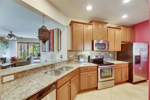 House in Apollo Beach, Florida 2 bedrooms, 150.13 sq.m. № 1914487 - photo 19