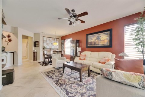 House in Apollo Beach, Florida 2 bedrooms, 150.13 sq.m. № 1914487 - photo 2