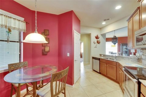 House in Apollo Beach, Florida 2 bedrooms, 150.13 sq.m. № 1914487 - photo 17