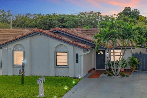 House in Miami, Florida 3 bedrooms, 133.22 sq.m. № 1947313 - photo 30