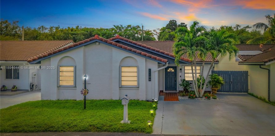 House in Miami, Florida 3 bedrooms, 133.22 sq.m. № 1947313