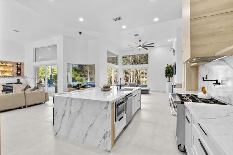 House in Parkland, Florida 5 bedrooms, 290.88 sq.m. № 2040623 - photo 14