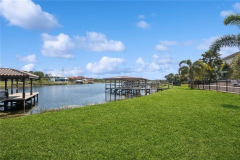 Villa ou maison à Winter Garden, Floride 4 chambres, 323.95 m2 № 2388349