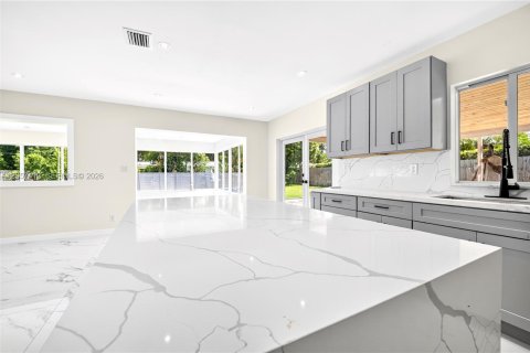 Villa ou maison à louer à Hollywood, Floride: 3 chambres, 176.14 m2 № 2167993 - photo 17