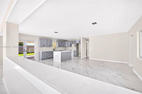 Villa ou maison à louer à Hollywood, Floride: 3 chambres, 176.14 m2 № 2167993 - photo 22