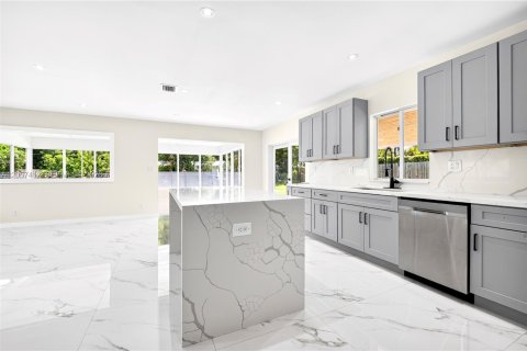 Villa ou maison à louer à Hollywood, Floride: 3 chambres, 176.14 m2 № 2167993 - photo 16