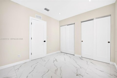 Villa ou maison à louer à Hollywood, Floride: 3 chambres, 176.14 m2 № 2167993 - photo 28