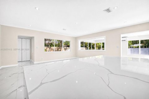 Villa ou maison à louer à Hollywood, Floride: 3 chambres, 176.14 m2 № 2167993 - photo 12