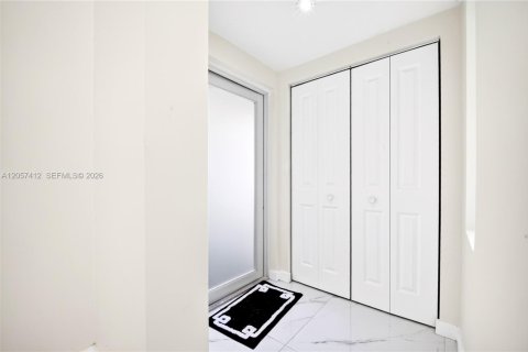 Villa ou maison à louer à Hollywood, Floride: 3 chambres, 176.14 m2 № 2167993 - photo 23