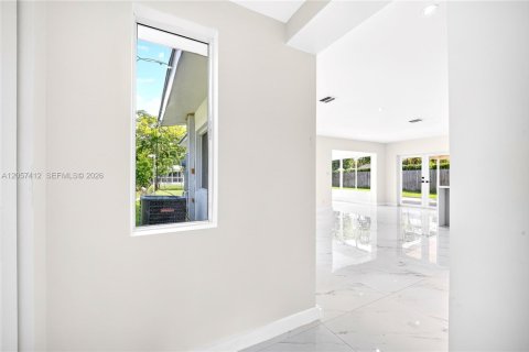 Villa ou maison à louer à Hollywood, Floride: 3 chambres, 176.14 m2 № 2167993 - photo 9