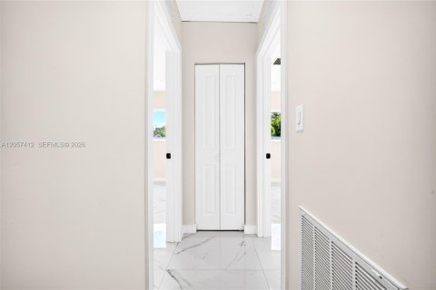 Villa ou maison à louer à Hollywood, Floride: 3 chambres, 176.14 m2 № 2167993 - photo 29