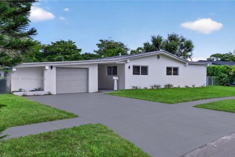 Villa ou maison à louer à Hollywood, Floride: 3 chambres, 176.14 m2 № 2167993 - photo 4