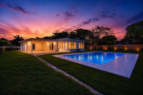 Villa ou maison à louer à Hollywood, Floride: 3 chambres, 176.14 m2 № 2167993 - photo 2