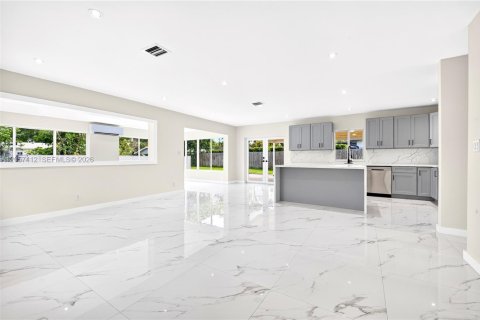Villa ou maison à louer à Hollywood, Floride: 3 chambres, 176.14 m2 № 2167993 - photo 10