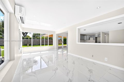 Villa ou maison à louer à Hollywood, Floride: 3 chambres, 176.14 m2 № 2167993 - photo 20