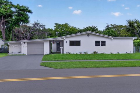 Villa ou maison à louer à Hollywood, Floride: 3 chambres, 176.14 m2 № 2167993 - photo 3
